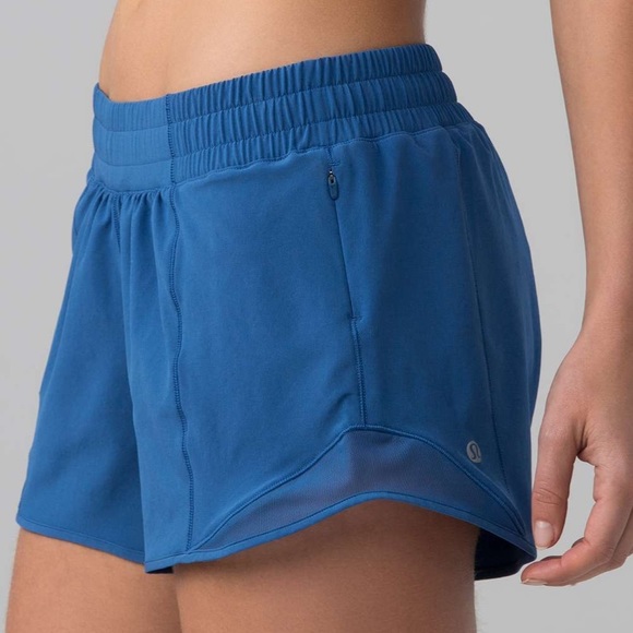 lululemon athletica Pants - Lululemon Hotty Hot Short (Long 4") size 6